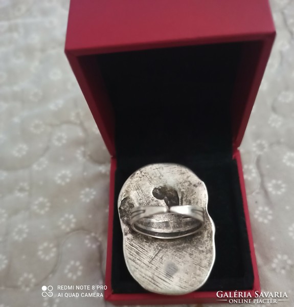 Extravagáns ezüst gyűrű