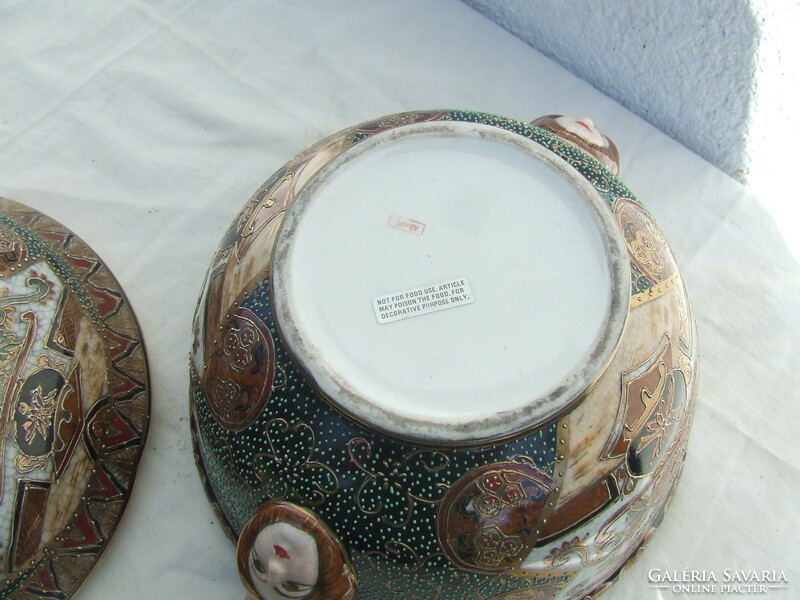 Chinese porcelain decorative dish