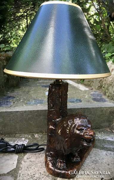 Lion table lamp
