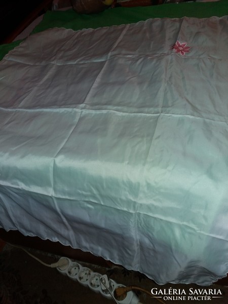 Gyönyörű szegélyezett kézi hímzett selyem dísz fedő nagy asztalterítő 84 X 70 cm képek szerint
