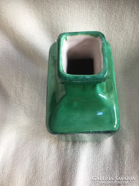 Kerezsi Gyöngyi csodás szögletes kerámia vázája zöld színben, jelzett, hibátlan (76)