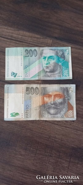 For sale, based on the pictures, 2 pieces of paper money 700 Slovak crowns