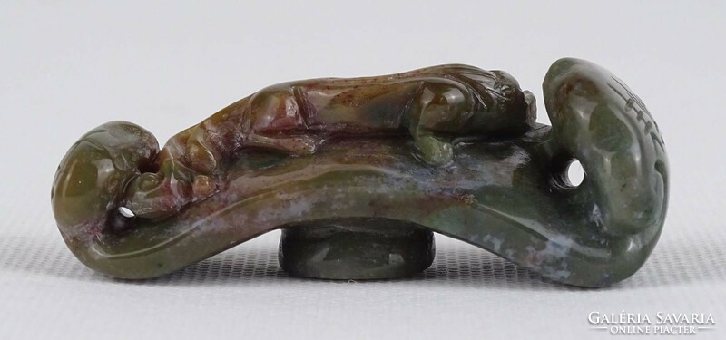 1R283 Carved Chinese Jade Lizard Ornament in Box