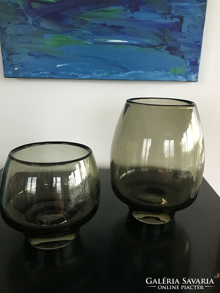 2 artistic glass vases, Wagenfeld-style brown glass vases (20/d)