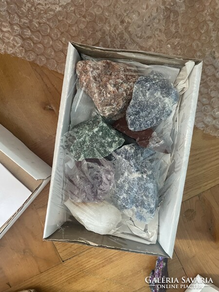 5 Kinds of Minerals in a Box - 