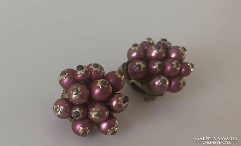 Special earrings with silky mauve studded balls