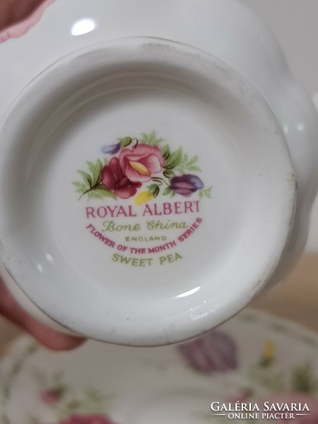 Royal albert honey tea cup with bottom! April
