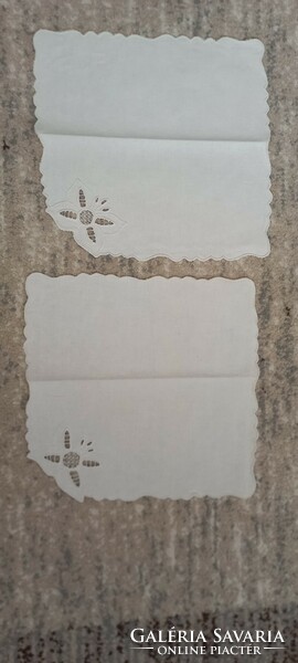 2 embroidered linen napkins