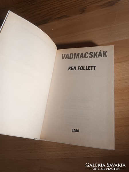 Vadmacskák - Ken Follett - 2001