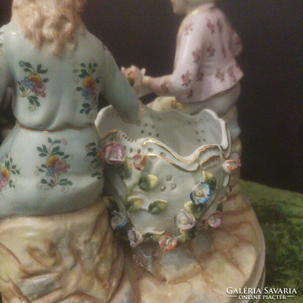 Német barokk.Meisseni jellegű porcelán.