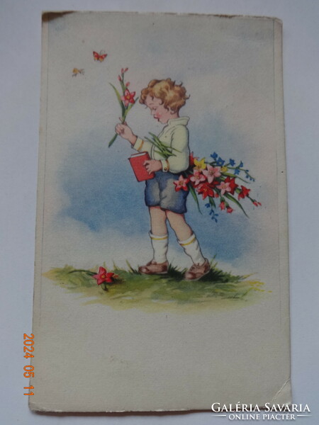 Régi grafikus üdvözlő képeslap, kisfiú virágcsokorral
