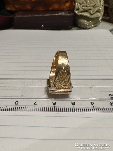 18K gold equestrian ring in antique condition for sale! Price: 158,000.-