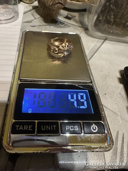 Mutatós 14 kr aranygyűrű szép topazzal diszitve eladó78.000.-