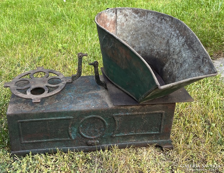 Scale, antique piece, with old measuring device up to 10 kg