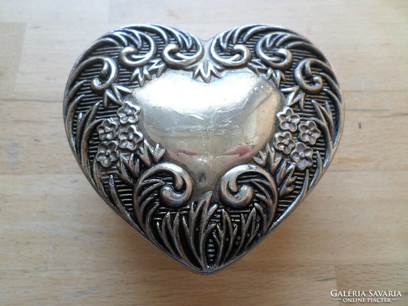 Heart-shaped glass jewelry holder with a decorative metal lid
