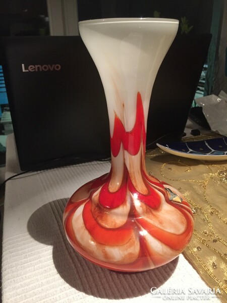 Beautiful Italian glass vase with original, illegible label, may be the work of Carlo Moretti from 1970 (67)