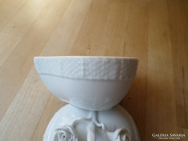 White porcelain sugar bonbonier from Herend