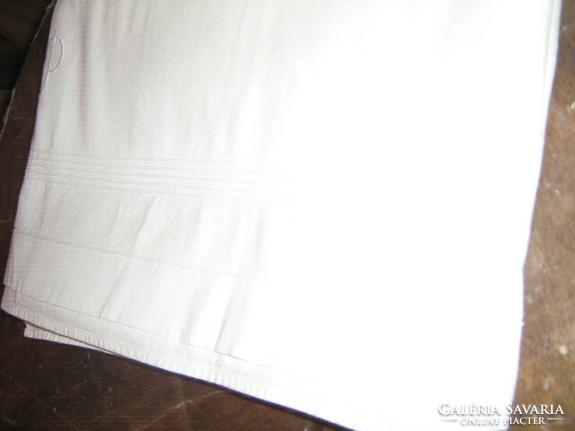 Antique off-white woven sheet made of high-quality material