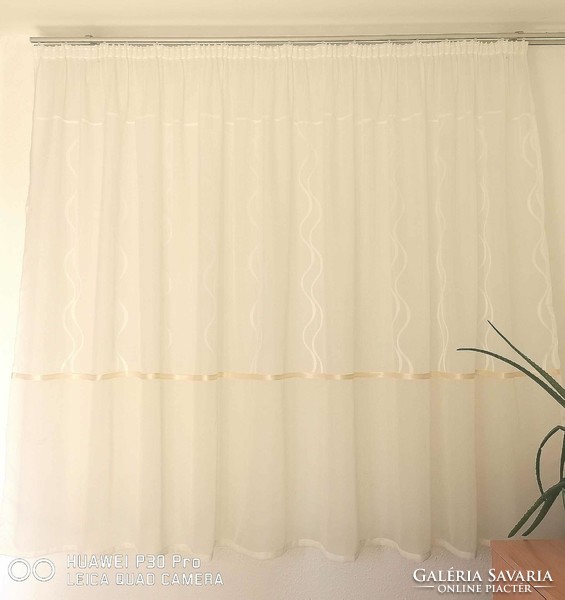 Sale off-white curtain with wave pattern insert 180 cm high x 3.4 m wide