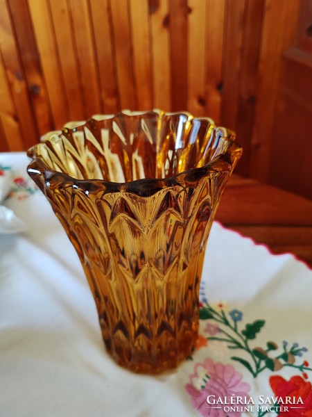 Art deco borostyán színű üveg váza 20 cm magas