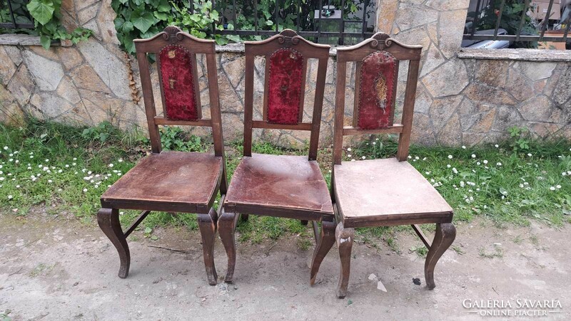 3 db felújításra szoruló antik szék.Személyes átadás Budapest XV. kerület. Az ár 3 db-ra vonatkozik.