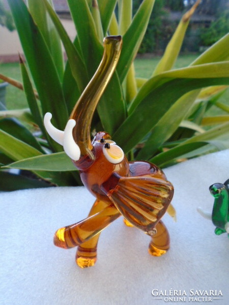 Murano glass figurine lucky elephant family in display case