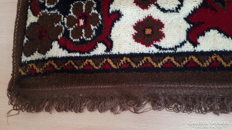 Gyapjú , gépi perzsa szőnyeg új, közepes méretű eladó!