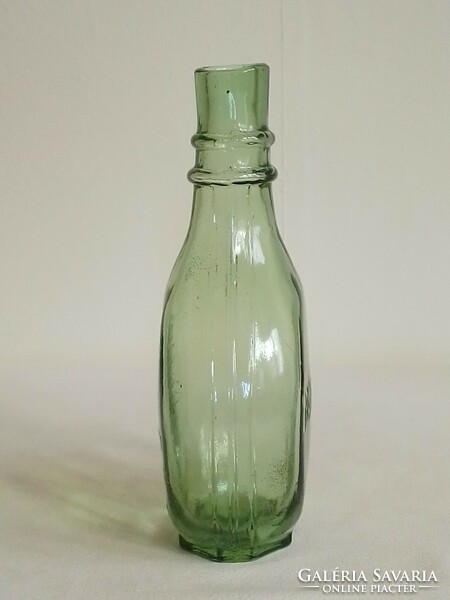 Antik régi halvány zöld lapos üveg palack dombornyomott patent jelzés mérce patika gyógyszertári