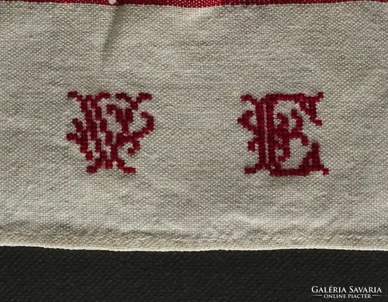 1R225 embroidered monogram linen material 58 x 87 cm