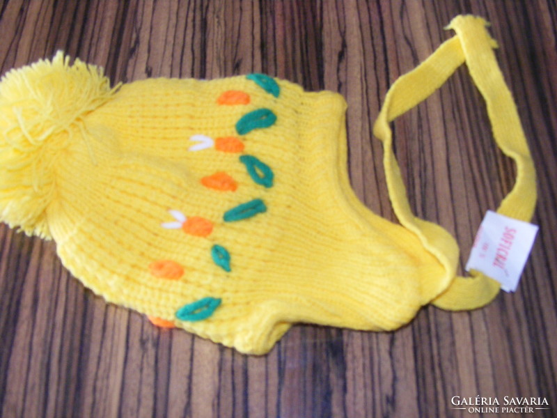 Knitted baby, child or toy doll hat from the 70s, new.