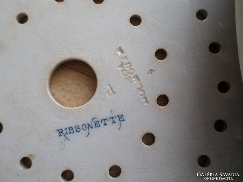 Antik angol Wedgwood "Ribbonette" fajansz szűrő tál búra