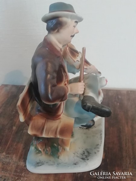 Arpo biszkvit hegedűs figura