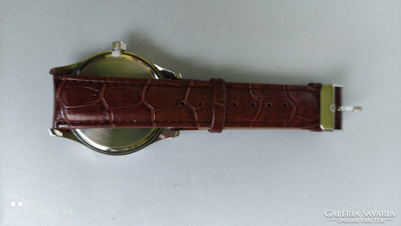 Quartz watch with strap