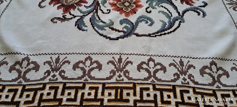 Old cross-stitch tablecloth (m4666)