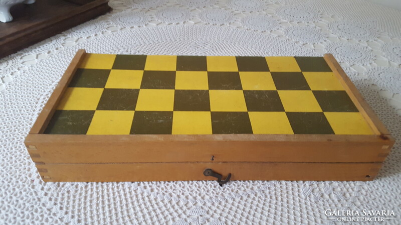 Régi fa sakk dobozában