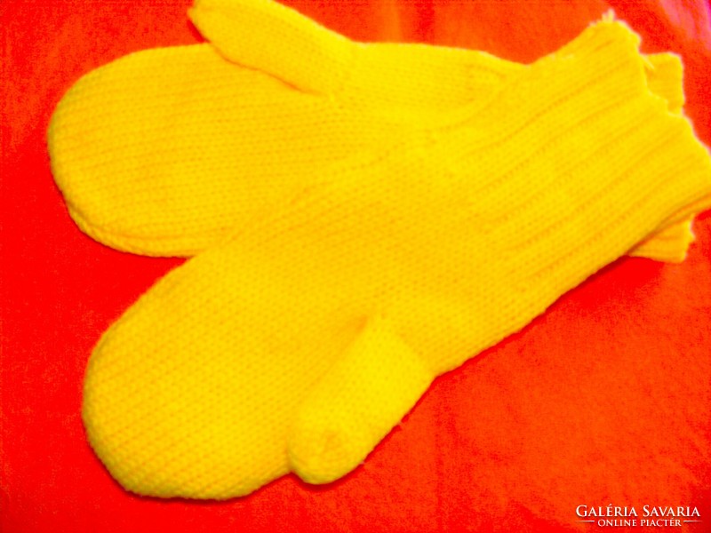 Telenet commercial lined gloves new..