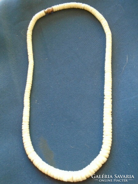Agátból fűzött l díszített etnikumi kézműves nyaklánc art decó stilusban INDIÁN LÁC