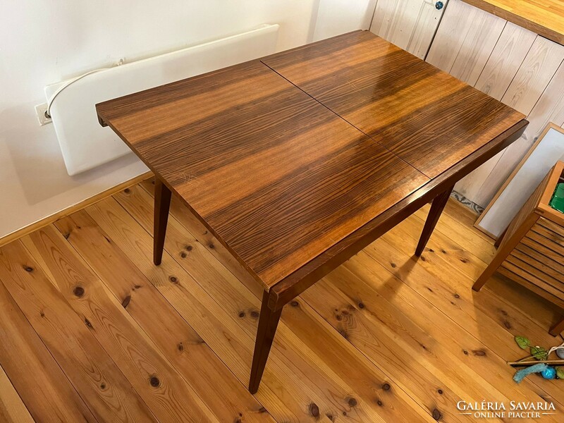 Tatra nabytok extendable dining table