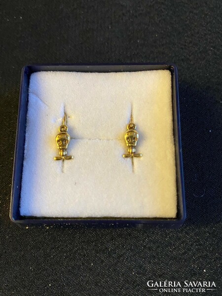 New! Yellow gold 585 marked 14 carat baby earrings. With baby lock. With 