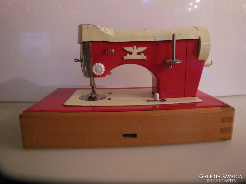 Sewing machine toy - 1950 - West German - casige - 29 x 17 x 15 cm - rare