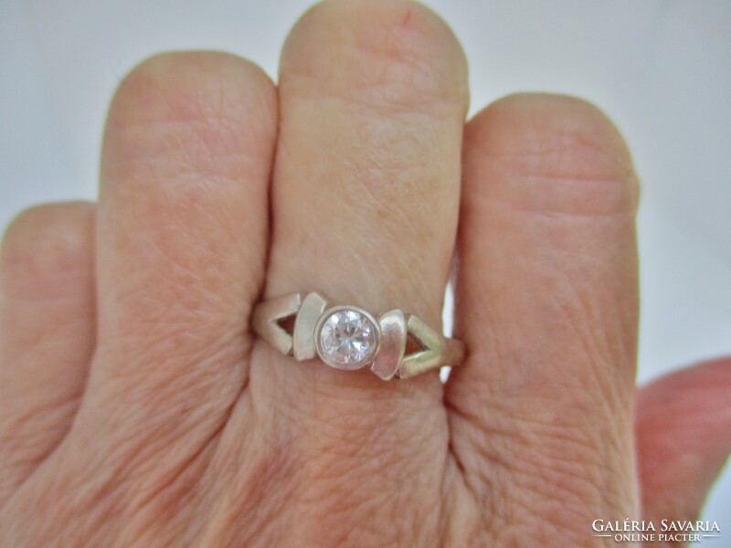 Elegant art deco silver ring with white stone