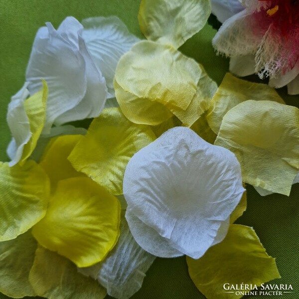 Wedding, party dek80a - 100 textile flower petals - shades of yellow