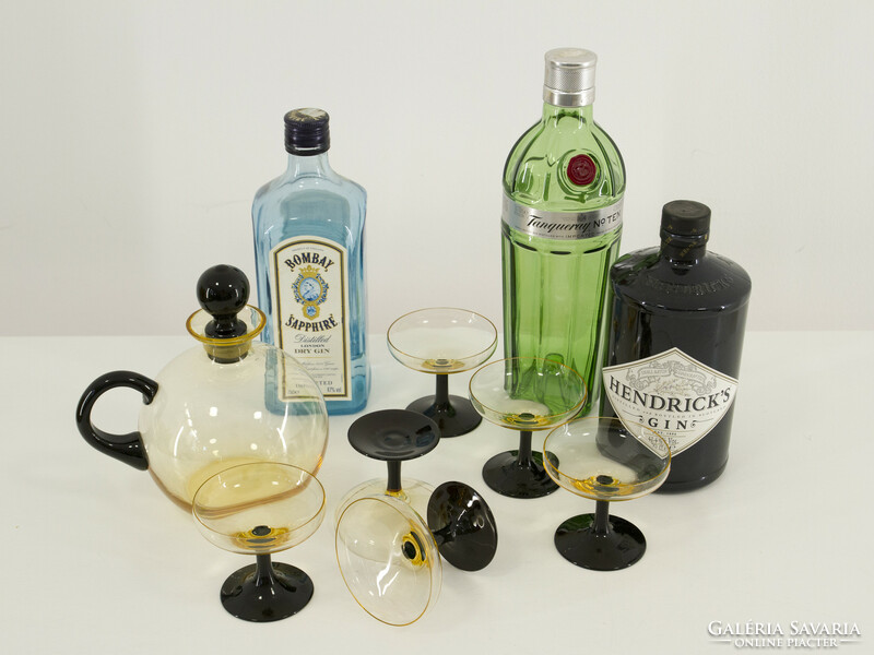 Vintage / retro drink offering set
