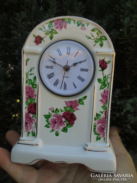 Porcelán kandalló óra működő órával elem nélkül 17 cm magas