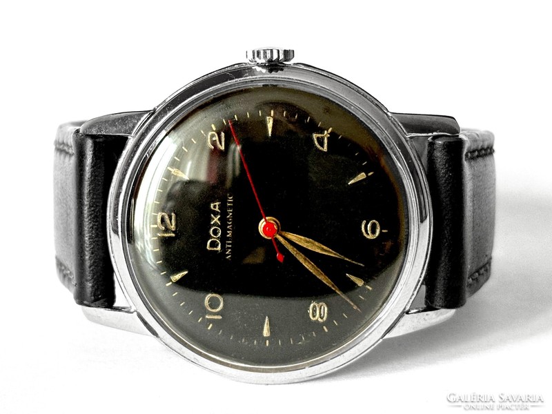 Beautiful 1954 jumbo doxa, 37.31mm diameter without crown. Chrome casing in very nice condition, period