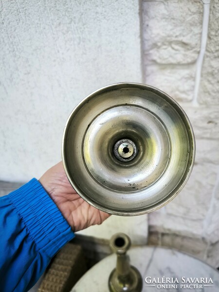 Antik Biedermeier gyertyatartó pàrban ezüst jellegű menetes szép àllapotban van.