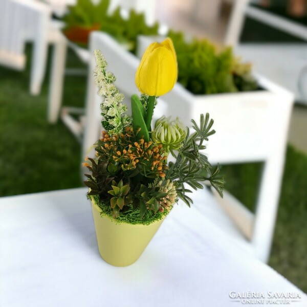 Spring table decoration with yellow flowers tug102sa