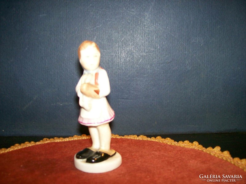 Aqvincum little girl figure