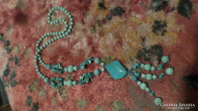 72 Cm (+ 10 cm pendant), turquoise blue, porcelain and mineral pearl necklace.