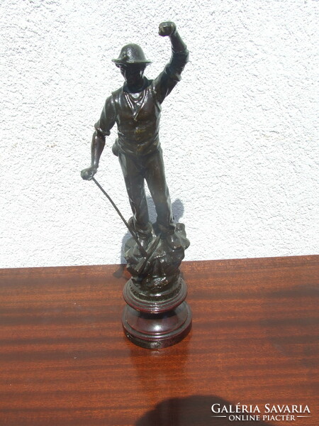 Spiáter szobor bányász